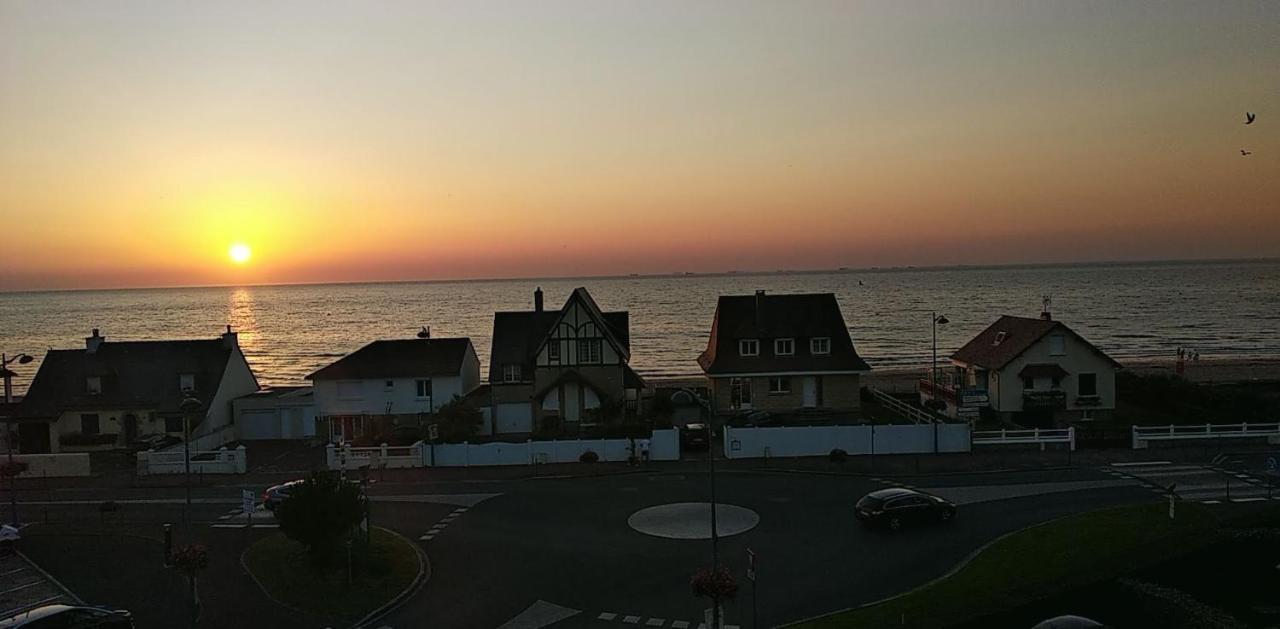 Appartement Neuf Beautiful Villers 1-4 Pers Avec Parking Prive Et A 200 M Plage Екстер'єр фото
